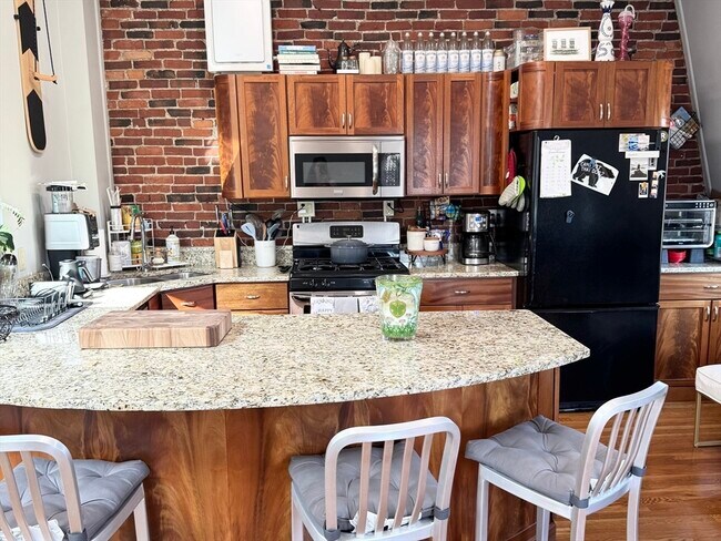 172 Bunker Hill St unit 2, Charlestown, MA 02129 - photo 4