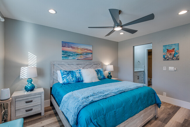 King Bedroom, so fresh and comfy!