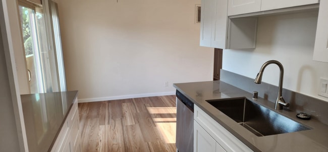 5430 Corteen Place unit 25, Los Angeles, CA 91607 - photo 2