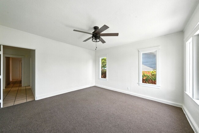 3305 W 27th St, Los Angeles, CA 90018 - photo 7