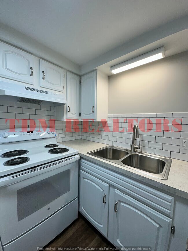 302 E Clinton St unit 302 E Clinton, Durand, MI 48429 - photo 4