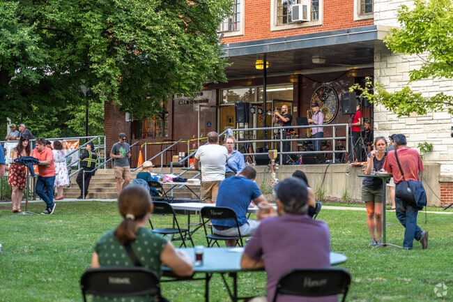 There is live music at the Horner Brew Fest in Horner Park.