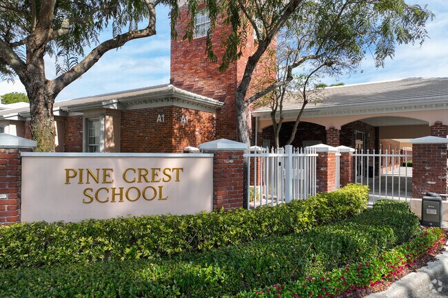 Pine Crest School is a private institution which ranks #2 amongst the best college prep private schools in Florida.
