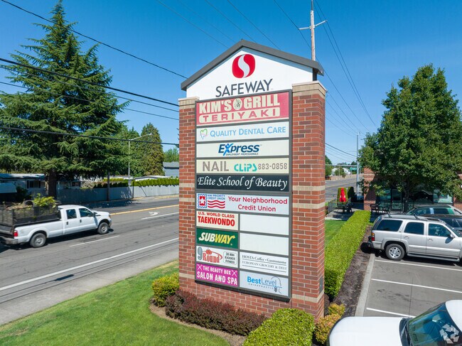 Northeast 29th Street shopping center offers dining and retail close to Oakbrook.