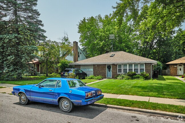 The conservative brick Ranches in Frisinger-Woodbury have plenty of convenient street parking.