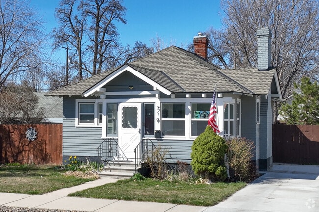 Find a lovely cottage style home in Downtown Nampa.