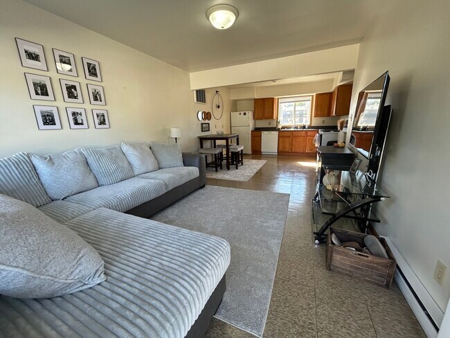 1016 W 20th St unit 1016, Cedar Falls, IA 50613 - photo 3