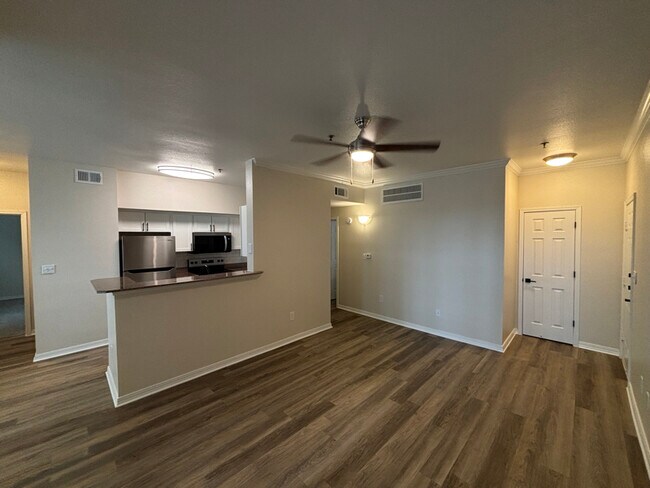 250 S Stagecoach Trail unit b2, San Marcos, TX 78666 - photo 2