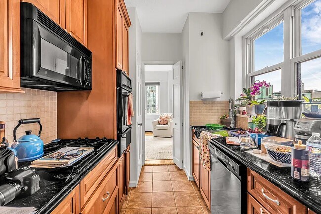 Georgetown Plaza unit 14K, New York, NY 10003 - photo 4