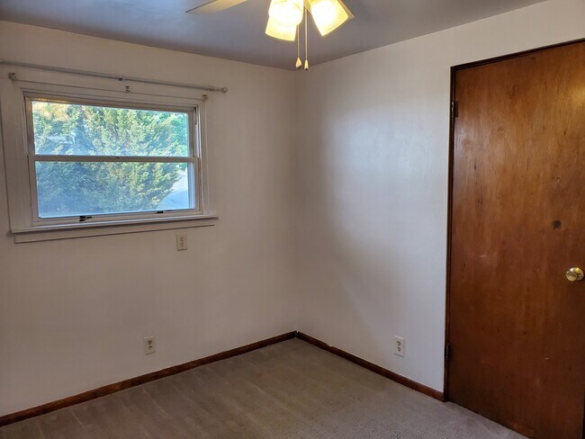 163 Miron Ave, Weirton, WV 26062 - photo 7