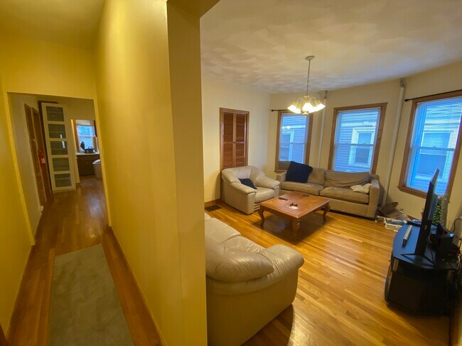 35 Hancock St unit 1, Somerville, MA 02144 - photo 4