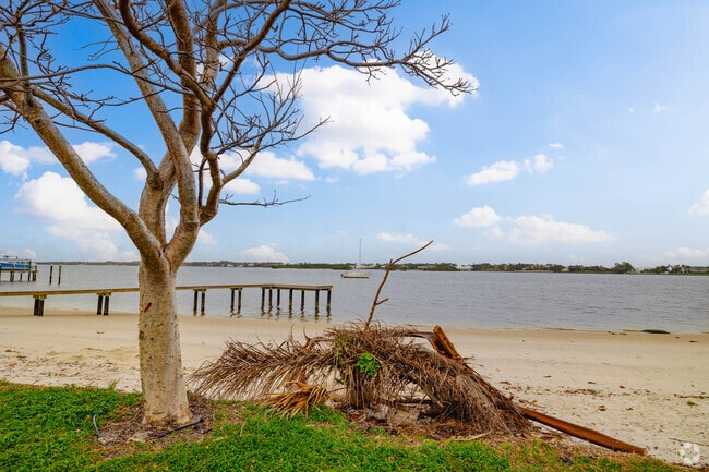 South End offers residents peaceful and scenic views through the neighborhood near Flagler Dr.