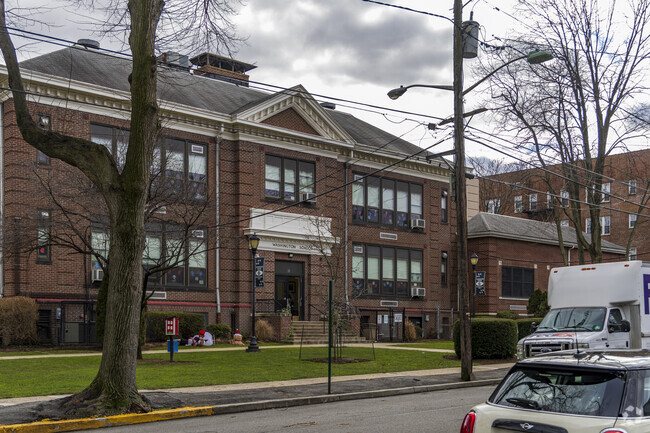 Washington School opens its doors to students in grades PK, 1-3.