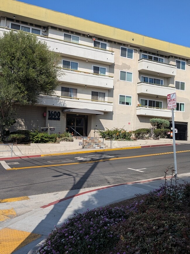 1600 Ardmore Ave Unit 322, Hermosa Beach, CA 90254