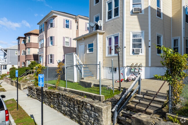 Vernon Hill’s housing includes triple‑deckers, duplexes, and Victorian‑style homes.