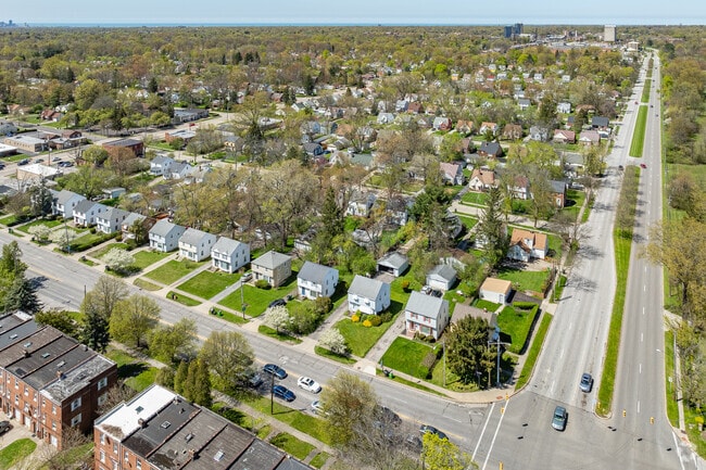 Highland Hills residents have easy access to everyday amenities.