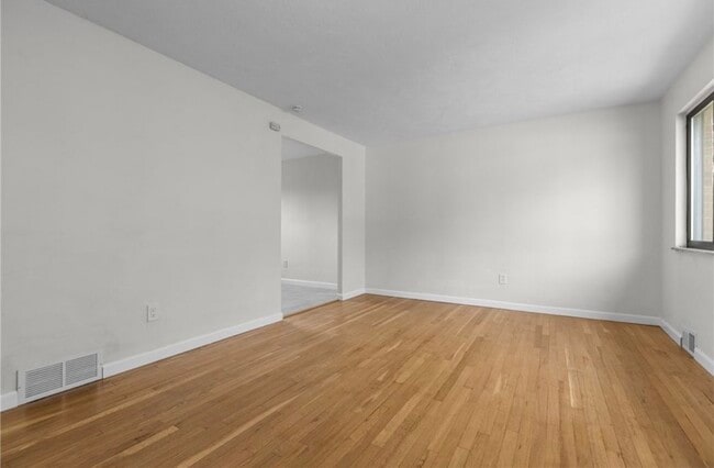 548B Firethorne Dr, Monroeville, PA 15146 - photo 2