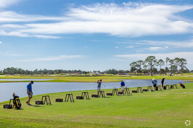 Ibis Cove Golf Club near Alabama provides a relaxed setting for golfers to practice their swing.