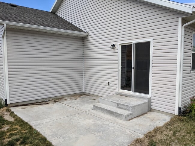 889 E 600 N, Hyde Park, UT 84318 - photo 4