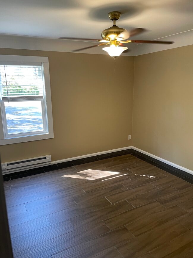 26095 E Huron River Dr unit B, Flat Rock, MI 48134 - photo 6