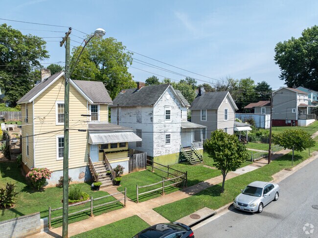Lakeside is a peaceful area of Lynchburg.