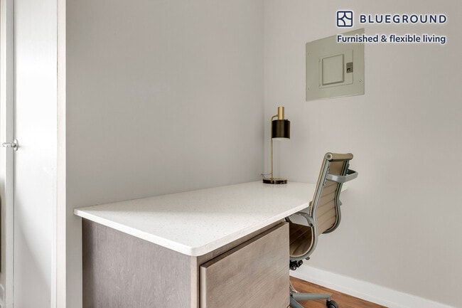 5910 N Sheridan Rd unit FL4-ID1276, Chicago, IL 60660 - photo 5