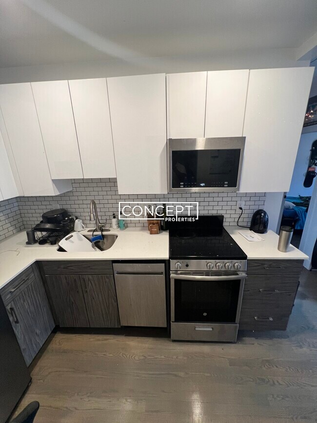 11 Peterborough St unit 20B, Boston, MA 02215 - photo 5
