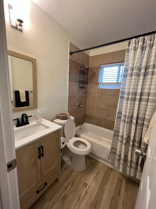 1090 Mayson Turner Rd NW unit Powerhouse Apartment, Atlanta, GA 30314 - photo 5