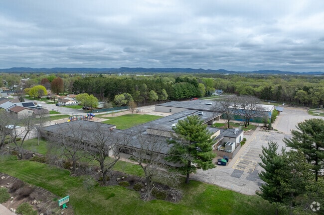 Summit Environmental Elementary School has an 11 to 1 student-teacher ratio.