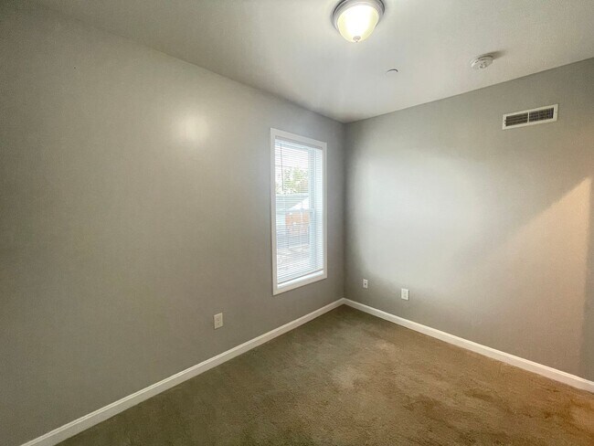 374 Amory St unit 3, Manchester, NH 03102 - photo 6