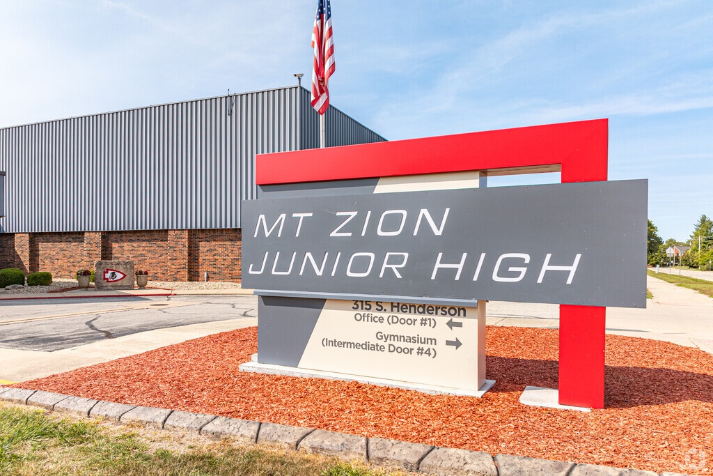 Mt. Zion Junior High School is an above average, public school located in Mount Zion, IL.