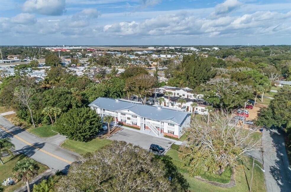 1122 25th St unit 3, Vero Beach, FL 32960 - photo 1