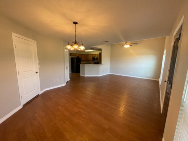 604 Hilltop Dr, Springtown, TX 76082 - photo 6