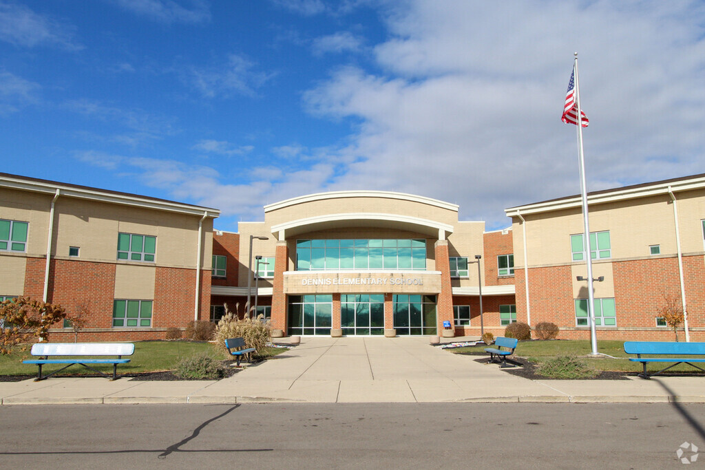 Dennis Elementary School provides education in the neighborhood of 
Springboro.