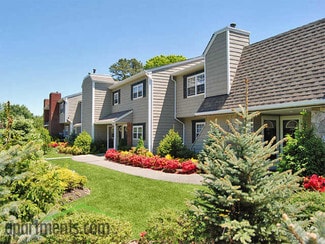 248 Lake Pointe Cir, Middle Island, NY 11953