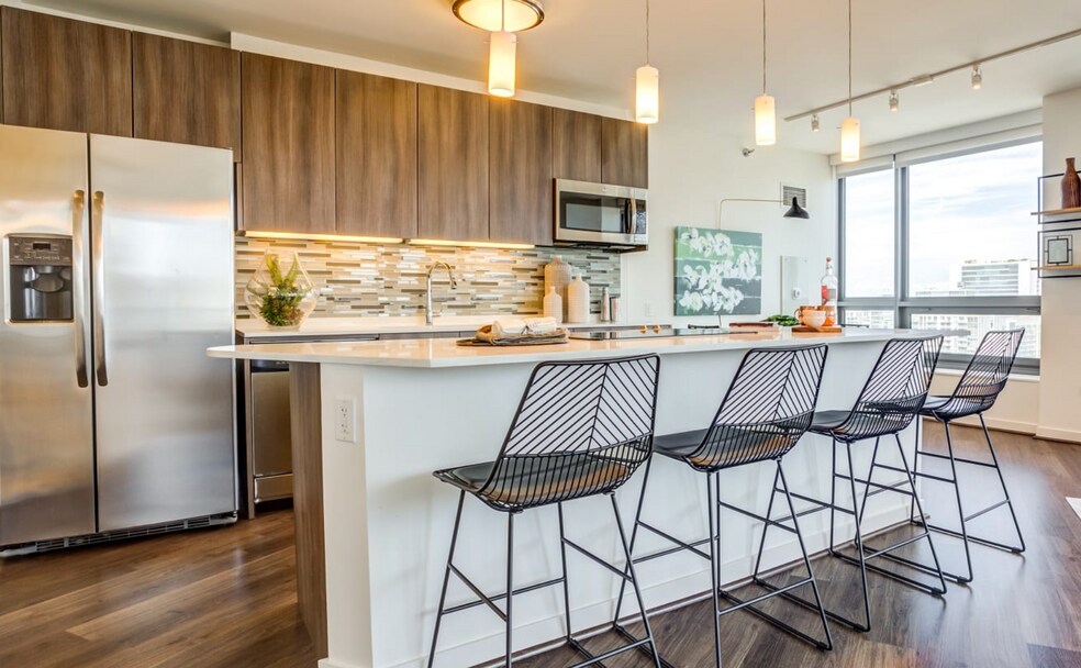 333 W Hubbard St unit 1031, Chicago, IL 60654 - photo 1