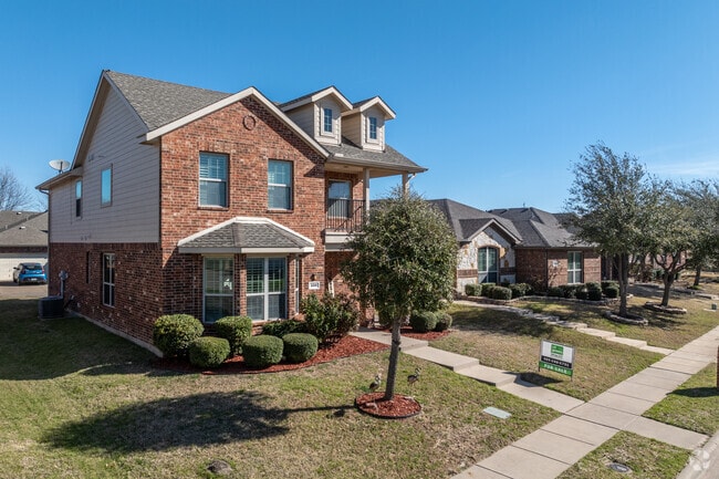 Grand Heritage homes are spacious and well maintained in Lavon.