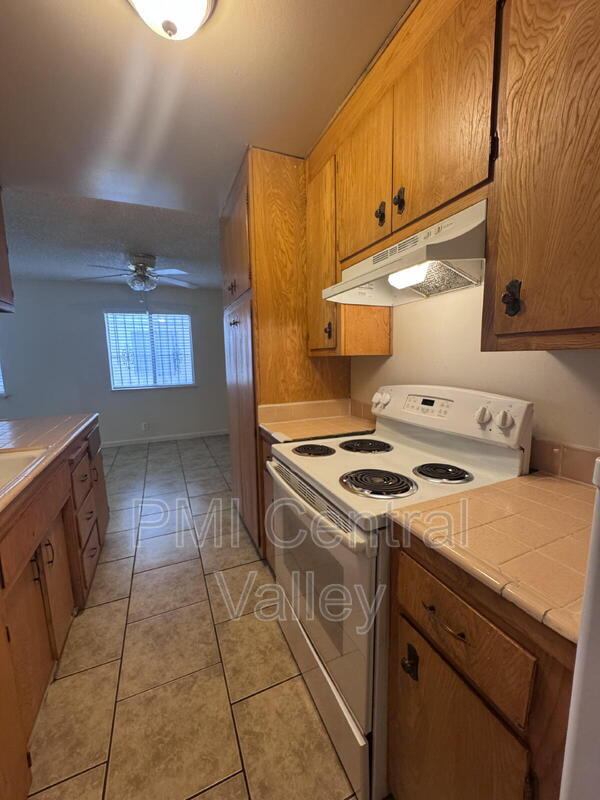 1331 Pinetree Dr, Stockton, CA 95203 - photo 7