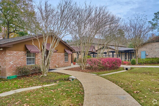 St. Jean Vianney School in Baton Rouge is conveniently located near Shenandoah in Baton Rouge.