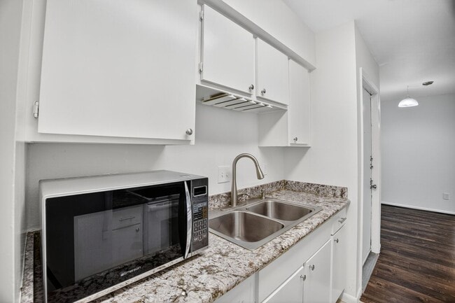 8527 Hearth Dr, Houston, TX 77054 - photo 2