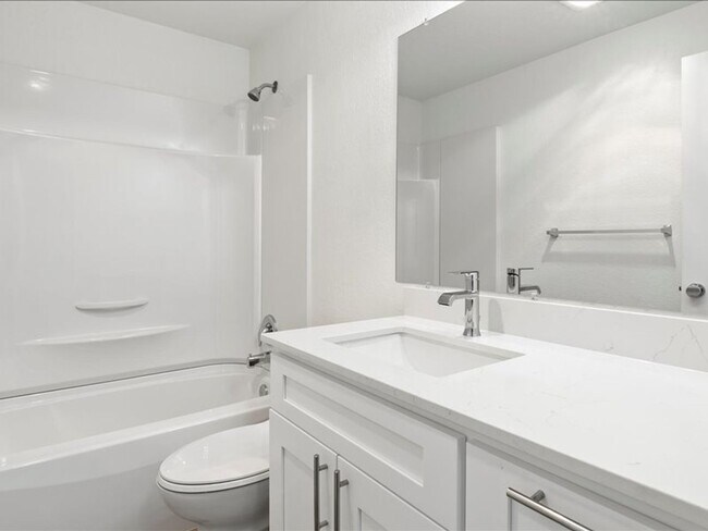 Kamden Court: Leasing Specials! Great location in Kennewick!, Kennewick, WA 99336 - photo 5