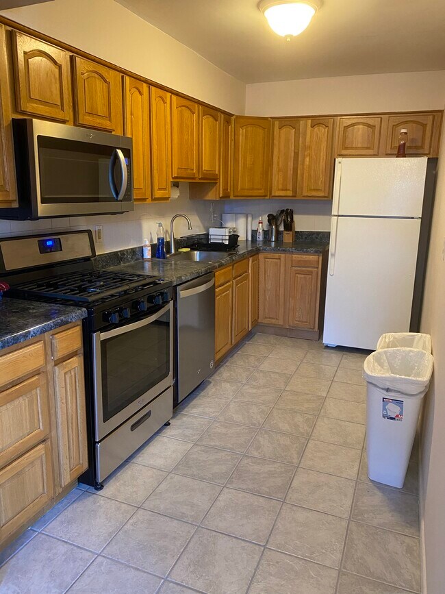 616 Stirling Plaza Unit 2, Westfield, NJ 07090