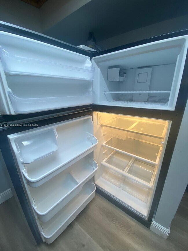 10055 NW 4th St, Pembroke Pines, FL 33024 - photo 6