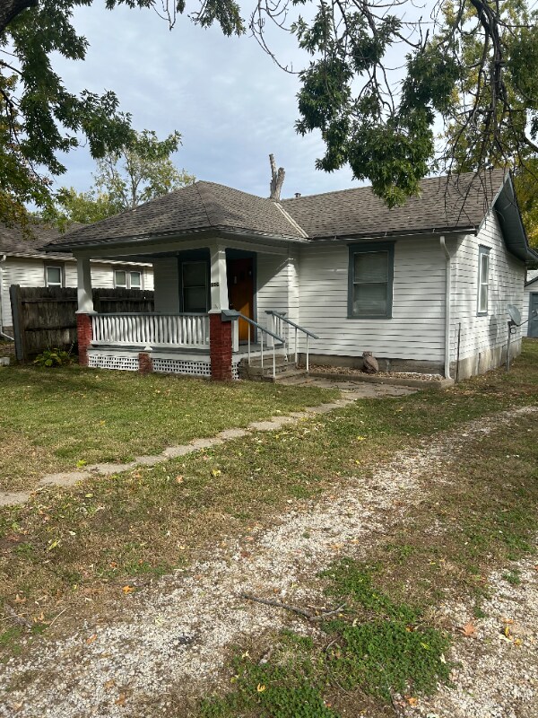 626 SW Medford Ave, Topeka, KS 66606 - photo 1