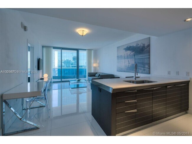 200 Biscayne Blvd Way, Miami, FL 33131 - photo 2