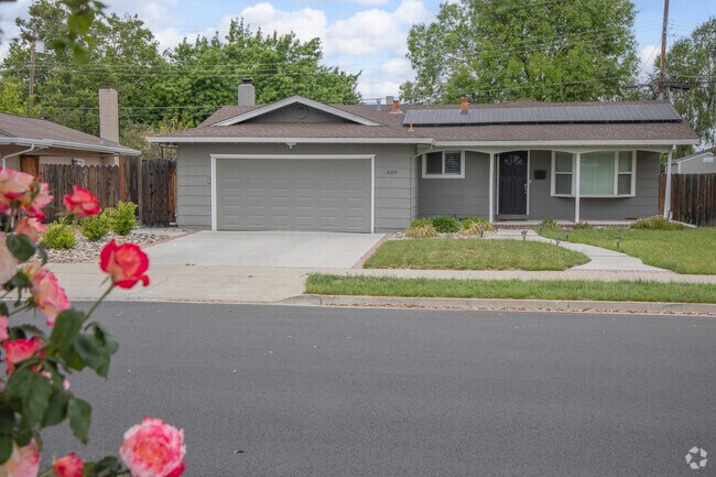 Ranch style homes dominate the Canoas West architecture.