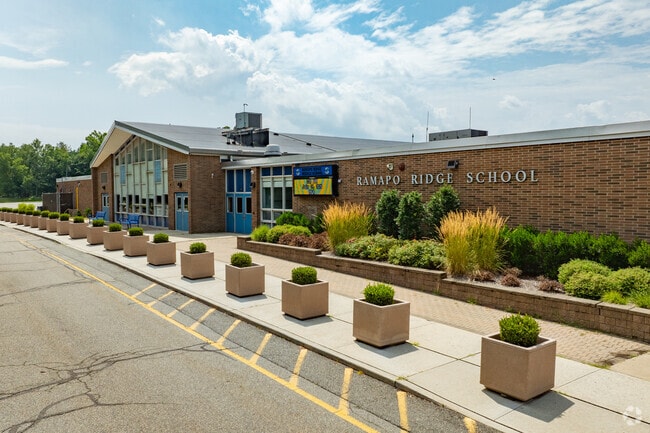 Mahwah public school students in grades 6-8 can attend Ramapo Ridge Middle School.