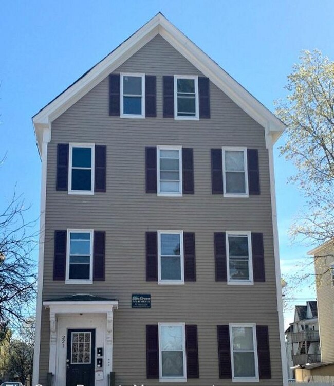 219 Spruce St Unit 2, Manchester, NH 03103