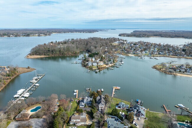 Edgewater is a beautiful neighborhood right on the water.