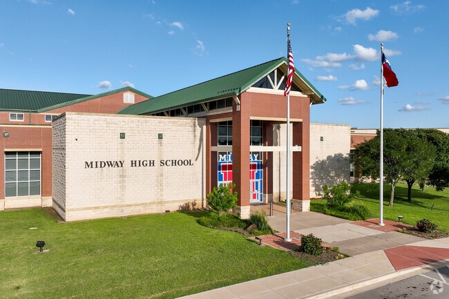 GreatSchools gives Midway High School a 16:1 student-to-teacher ratio.